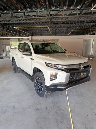 MITSUBISHI L200 TRITON 2.4 16V TURBO DIESEL SPORT HPE-S CD 4P 4X4 AUTOMÁTICO